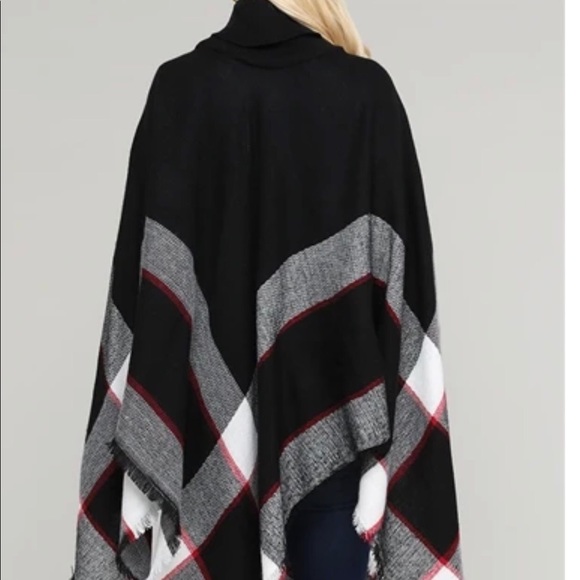 Color-Blocked Poncho Black One Size - Picture 5 of 9